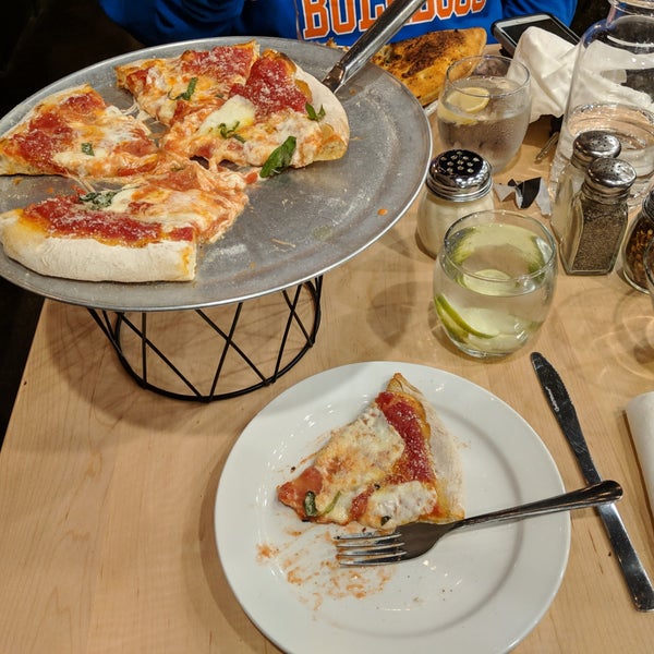 Photo taken at GioVanna&#39;s Pizza &amp; Pasta by Robin H. on 11/2/2018