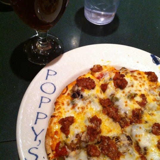 12/23/2012にPaul V.がPoppy&#39;s Pizza &amp; Grillで撮った写真