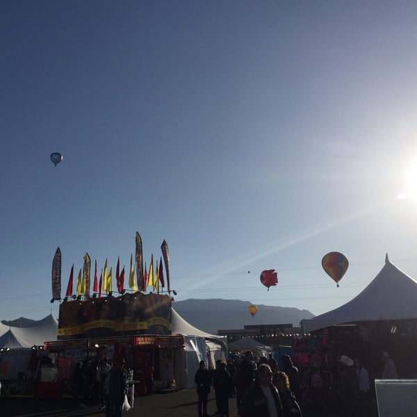 Foto scattata a International Balloon Fiesta da Emily W. il 10/9/2017