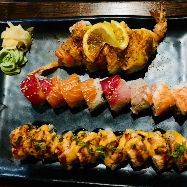 Foto scattata a Blue Sushi Sake Grill da Emily W. il 9/1/2018