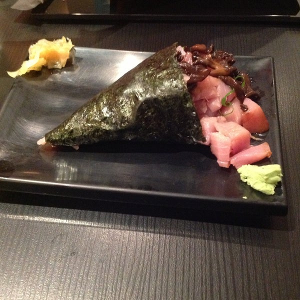 Снимок сделан в Hadouken Sushi Bar пользователем Personal Chef T. 5/1/2013
