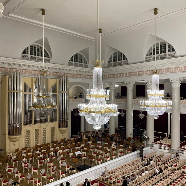 12/12/2021 tarihinde Vera S.ziyaretçi tarafından Grand Hall of St Petersburg Philharmonia'de çekilen fotoğraf