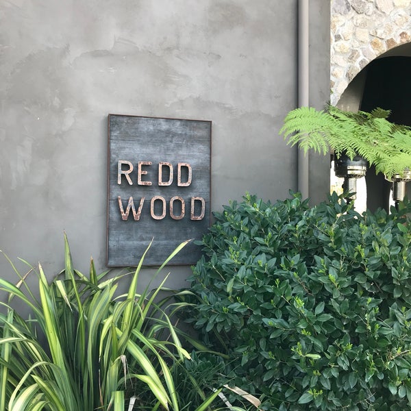 Foto tirada no(a) Redd Wood por Sassy T. em 2/10/2018