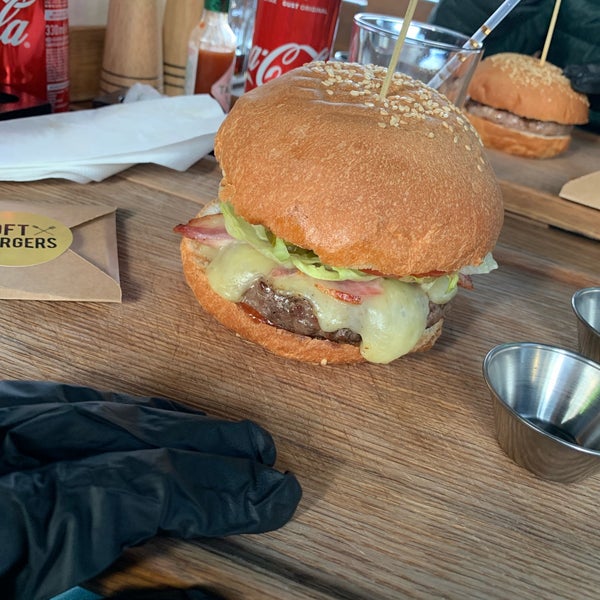 Снимок сделан в Loft Burgers пользователем Tetyana C. 4/21/2019