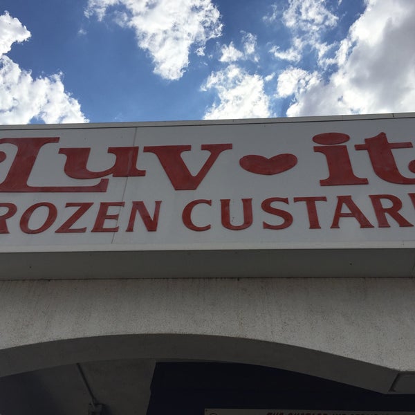 รูปภาพถ่ายที่ Luv-It Frozen Custard โดย Tony F. เมื่อ 6/28/2016