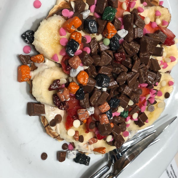 Photo taken at Bubble Waffle by Elif B. on 2/18/2019