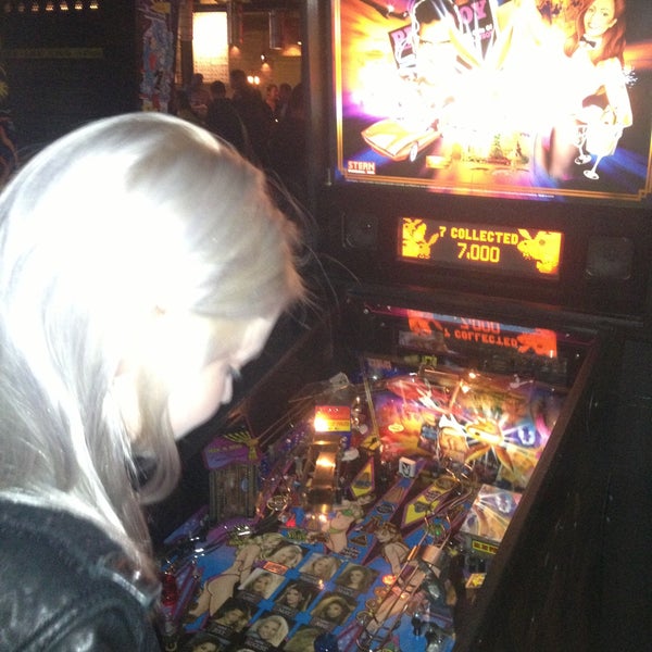 6/7/2013にLos V.がHeadquarters Beercadeで撮った写真