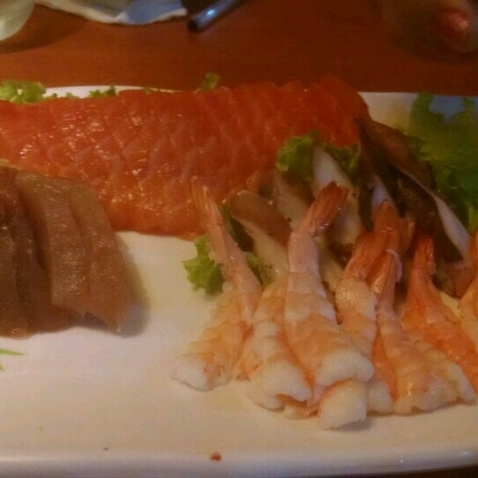 Photo taken at Mister Fuji Sushibar by Angélica L. on 8/3/2016