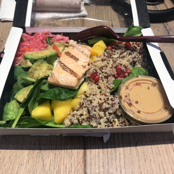 Love their boxes! Especially salmon and mango salad. So delicious and healthy at the same time.🍋🥬
