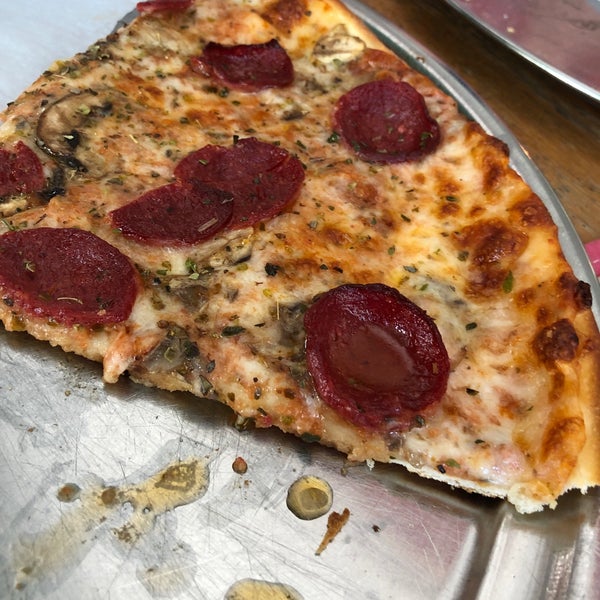 รูปภาพถ่ายที่ The Italian Cut - Pizza&amp;Kitchen โดย GamzeMesutArya Albayrak เมื่อ 8/5/2020
