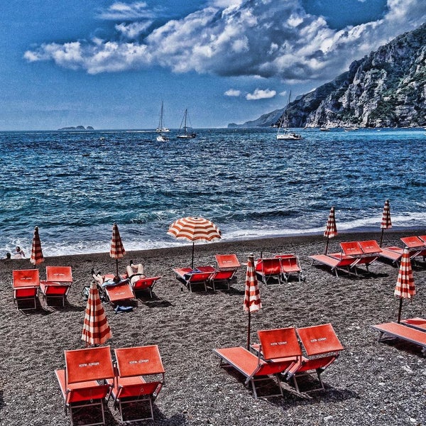 Foto scattata a Bagni d&#39;Arienzo Beach Club da Bagni d&#39;Arienzo B. il 4/17/2018