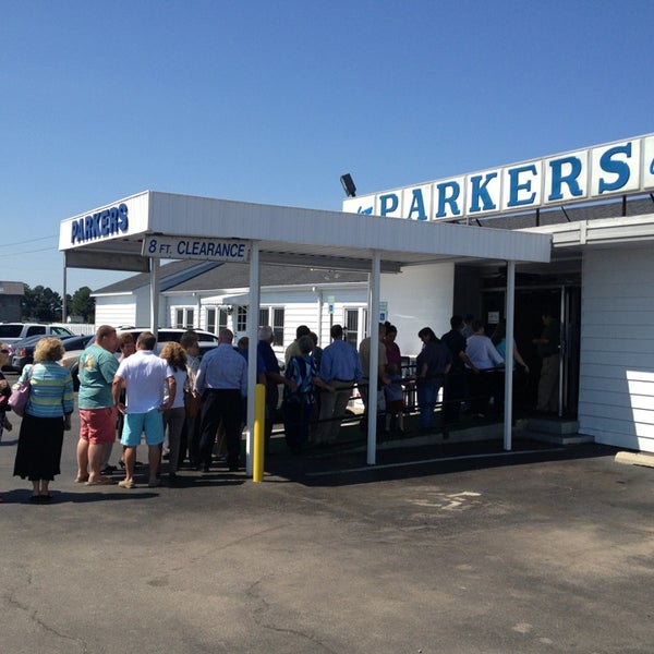 Foto diambil di Parker&#39;s Barbecue oleh Bobby C. pada 9/15/2013