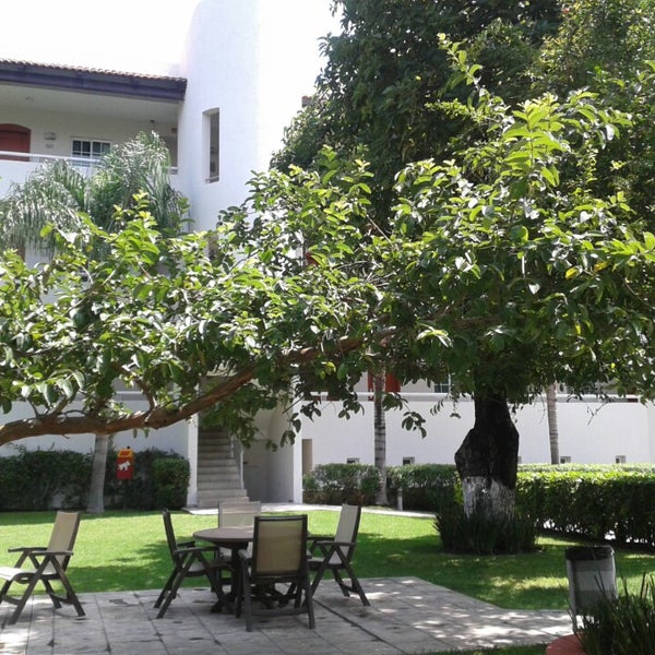 รูปภาพถ่ายที่ Áurea Hotel and Suites, Guadalajara (México) โดย Maria L. เมื่อ 8/15/2013