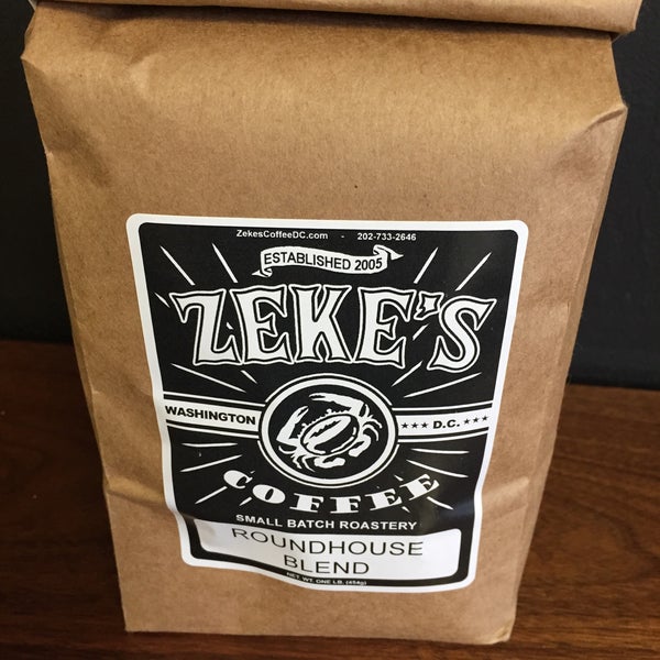 รูปภาพถ่ายที่ Zeke&#39;s Coffee โดย Zac C. เมื่อ 11/22/2015