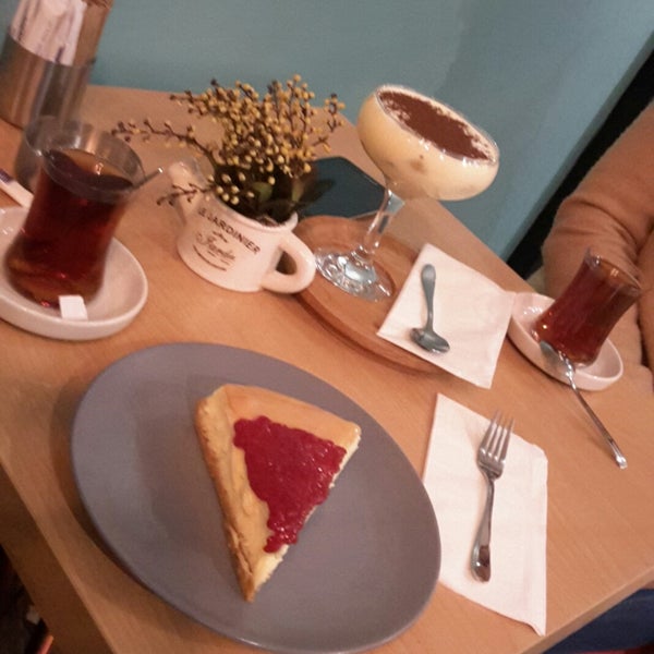 Photo taken at Eywa Coffee &amp; Cake by Ayşen K. on 2/10/2018