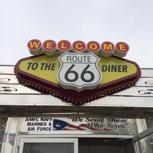 Foto scattata a Route 66 Diner da Drew P. il 4/17/2014
