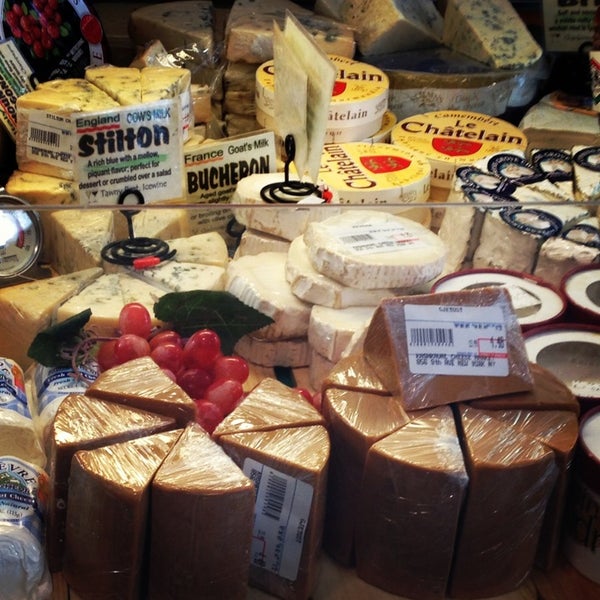 1/26/2013 tarihinde Rose d.ziyaretçi tarafından Kashkaval Cheese Market'de çekilen fotoğraf
