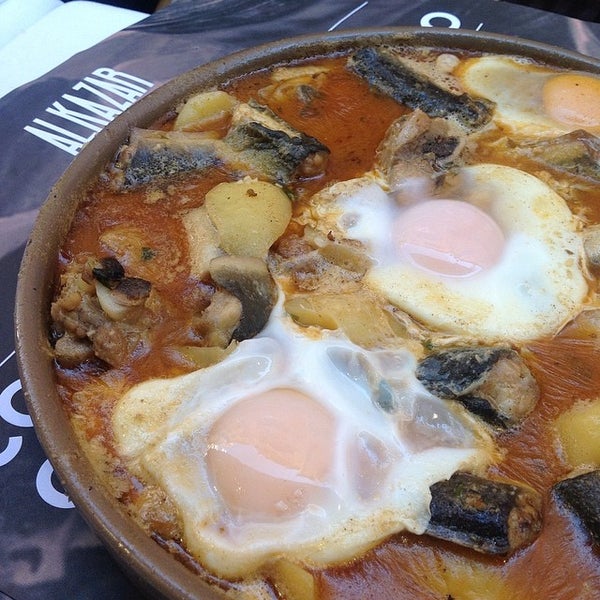 รูปภาพถ่ายที่ Restaurante-Taberna Alkázar โดย Cova Morales (. เมื่อ 4/4/2014
