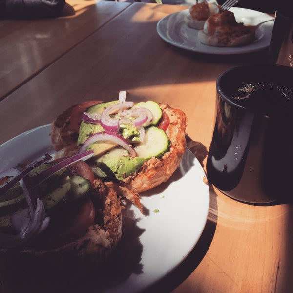 6/13/2015 tarihinde Takako H.ziyaretçi tarafından Epicenter Cafe'de çekilen fotoğraf