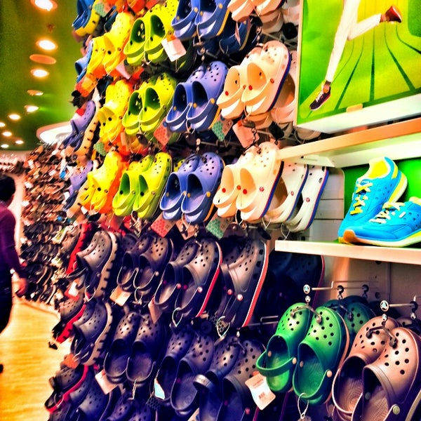 Crocs avenues mall 2025