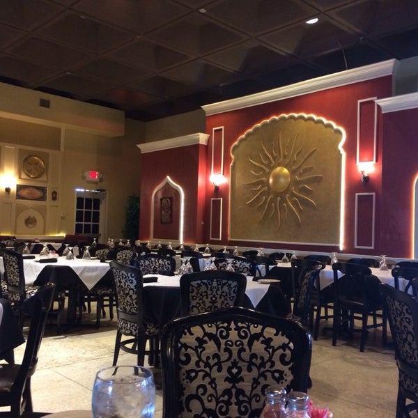 5/16/2014 tarihinde Du K.ziyaretçi tarafından Mogul Indian Restaurant'de çekilen fotoğraf