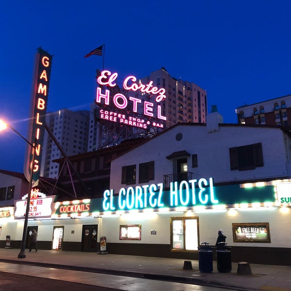 รูปภาพถ่ายที่ El Cortez Hotel &amp; Casino โดย Federica C. เมื่อ 12/1/2019