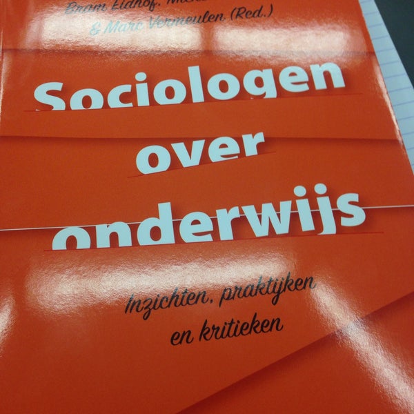 Логотип. Ua. Дейл карнеги фото. Дейл карнеги главный секрет общения с людьми. R ua.