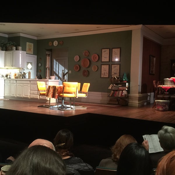 รูปภาพถ่ายที่ Actors Theatre Of Louisville โดย tina f. เมื่อ 3/29/2015