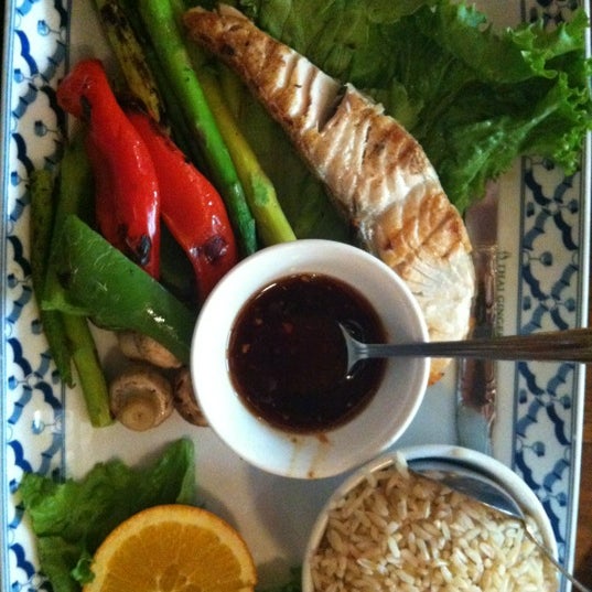 12/1/2012 tarihinde uuıɯ .ziyaretçi tarafından Thai Ginger Restaurant'de çekilen fotoğraf