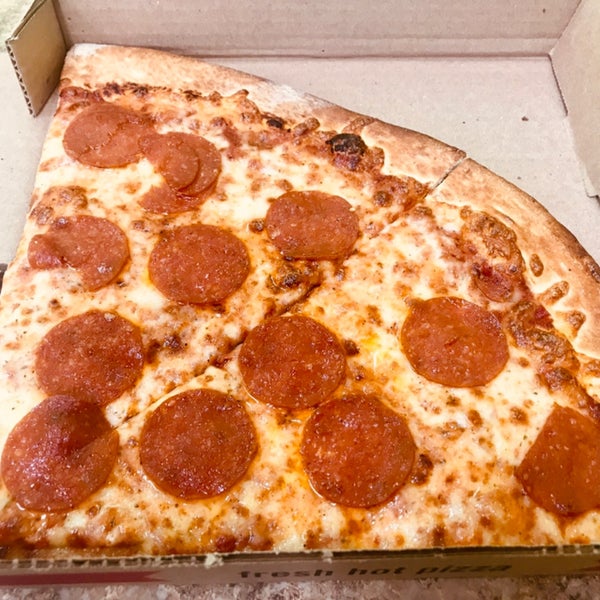 Снимок сделан в Pizza D&#39;Oro пользователем Donna Mc 9/17/2019