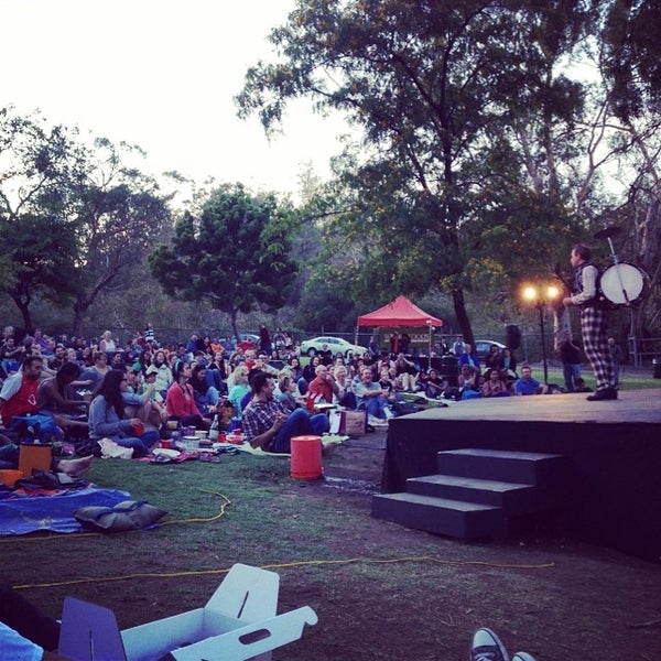 รูปภาพถ่ายที่ Griffith Park Free Shakespeare Festival โดย Francisco R. เมื่อ 7/13/2014
