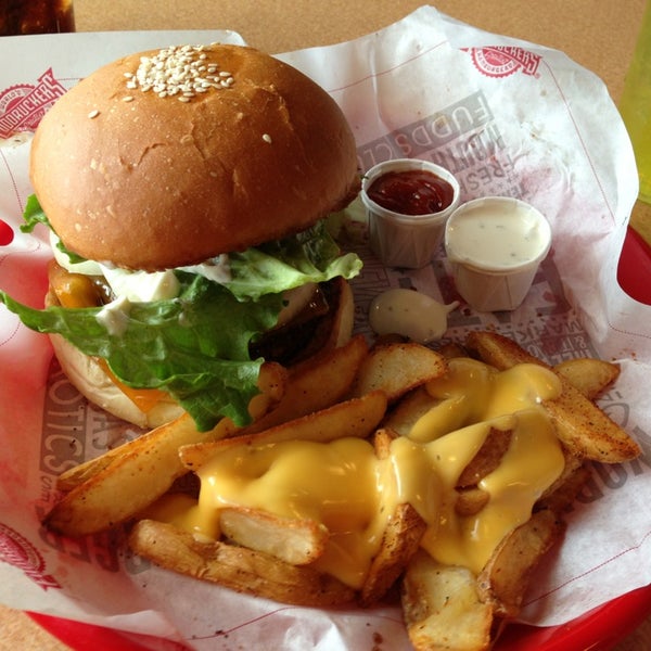 Photo taken at Fuddruckers by Tyler H. on 2/17/2013