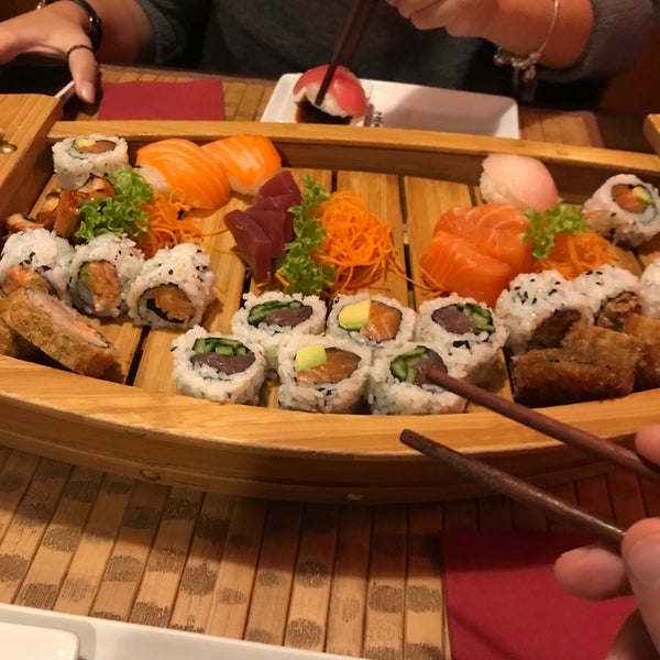 10/4/2017에 Oguz Ç.님이 Tokyo Sushi에서 찍은 사진