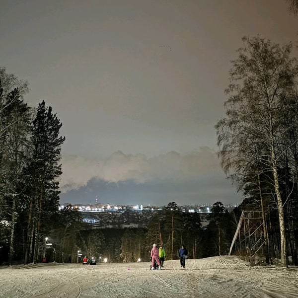 Лыжная трасса академгородок иркутск. Горнолыжный парк. Гора балетка томск. Гора балетка томск. Горнолыжный парк.