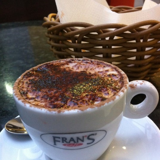 รูปภาพถ่ายที่ Fran&#39;s Café โดย Celso N. เมื่อ 1/29/2013