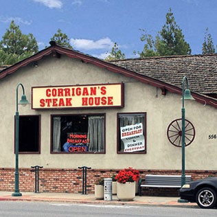 Foto diambil di Corrigan&#39;s Steakhouse oleh Corrigan&#39;s Steakhouse pada 9/18/2013
