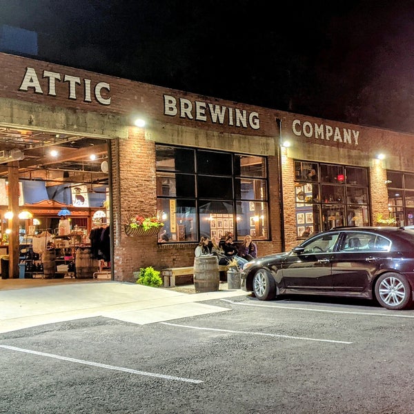 Снимок сделан в Attic Brewing Company пользователем Rocky C. 5/16/2021