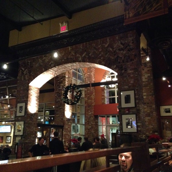 Снимок сделан в BJ&#39;s Restaurant &amp; Brewhouse пользователем Mike M. 12/14/2014