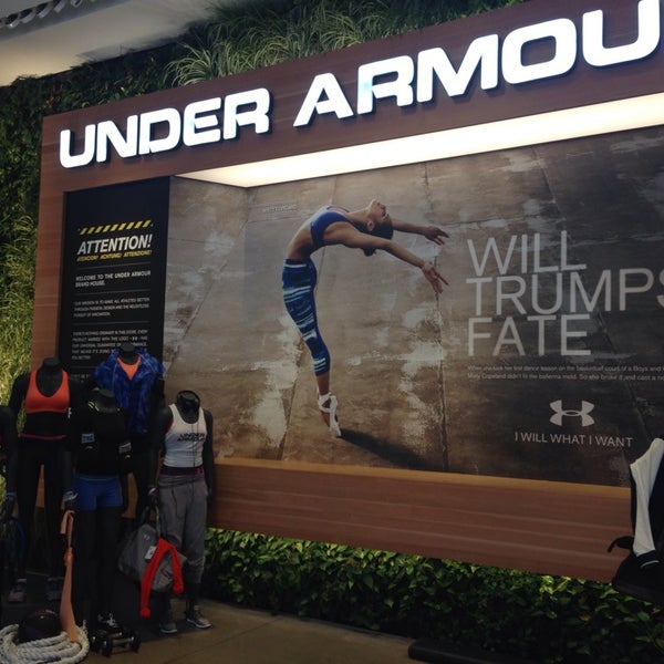 Photo taken at Under Armour by Bela S. on 9/2/2014