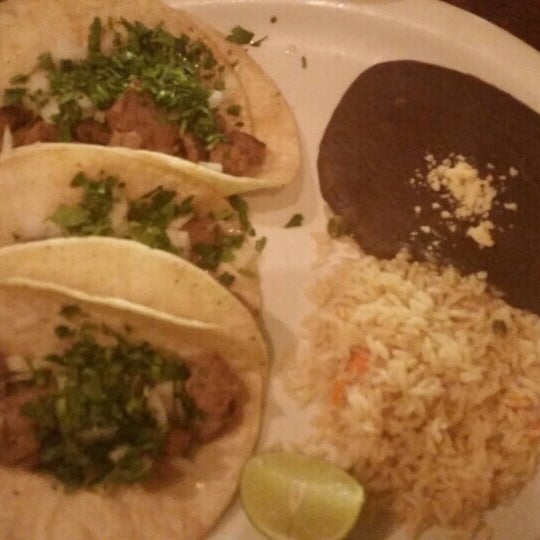 Foto diambil di Luchita&#39;s Mexican Restaurant oleh April H. pada 8/6/2016