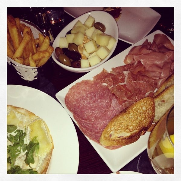 12/5/2013に@HungryEditor B.がMaze Restaurantで撮った写真
