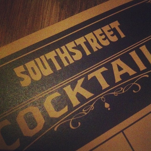 Foto tirada no(a) Southstreet Restaurant &amp; Bar por FER em 10/26/2012