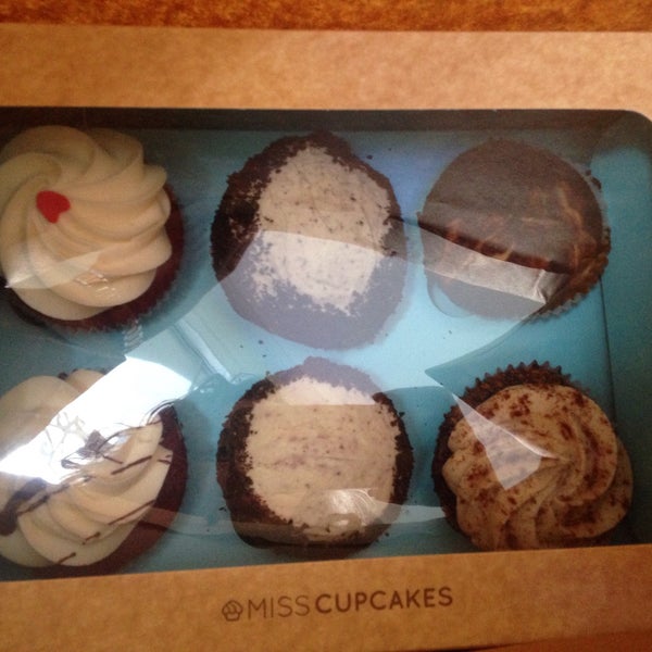 Photo taken at Miss Cupcakes by Daniela R. on 1/23/2015