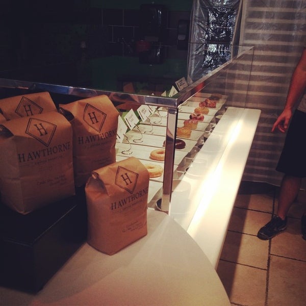 Foto diambil di Holey Moley Coffee + Doughnuts oleh Amy pada 8/9/2014