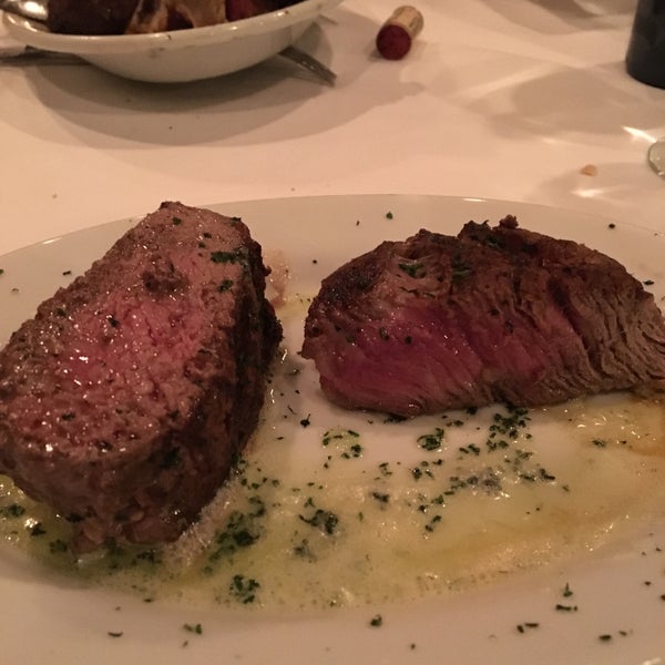 Photo taken at Ruth&#39;s Chris Steak House by Tomoka I. on 12/25/2015