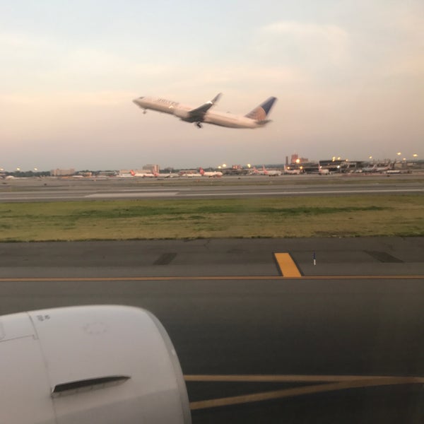 Foto scattata a Newark Liberty International Airport (EWR) da Mark K. il 8/21/2017