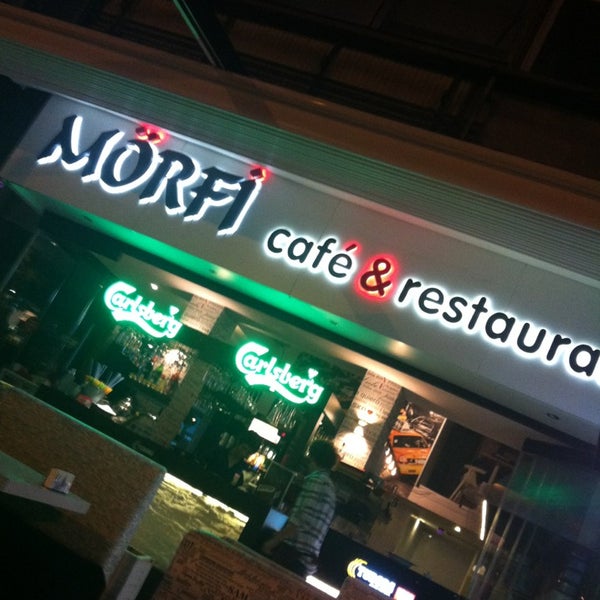 Photo taken at Mörfi Cafe &amp; Bar &amp; Restaurant by Harun A. on 8/12/2013