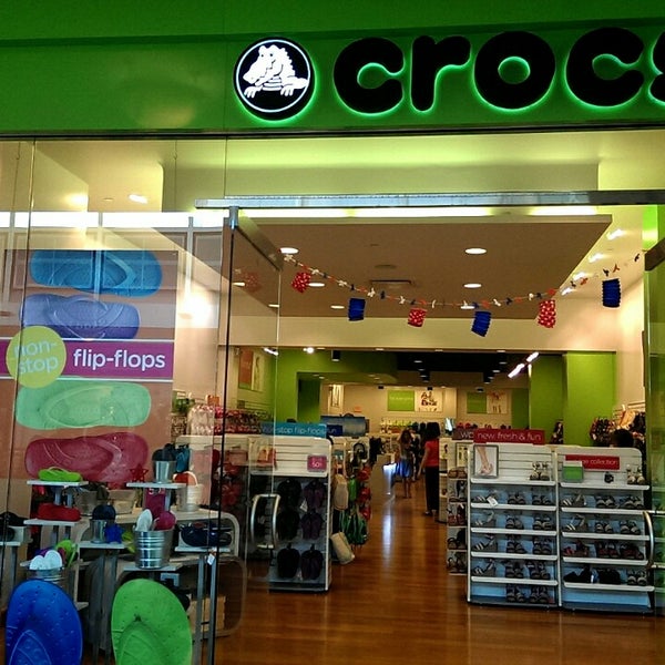 crocs store lenox mall