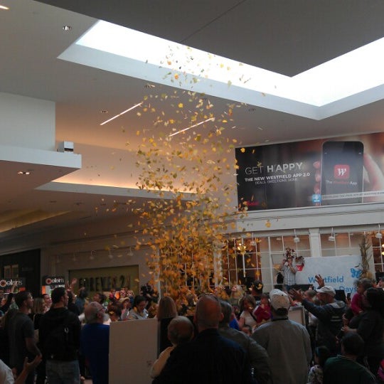 Foto diambil di Great Northern Mall oleh Chuck H. pada 9/22/2012