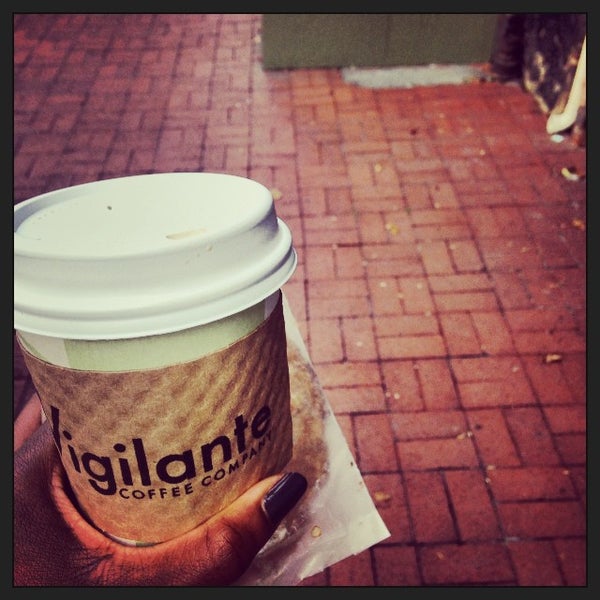 รูปภาพถ่ายที่ Vigilante Coffee โดย Brittany G. เมื่อ 10/8/2013